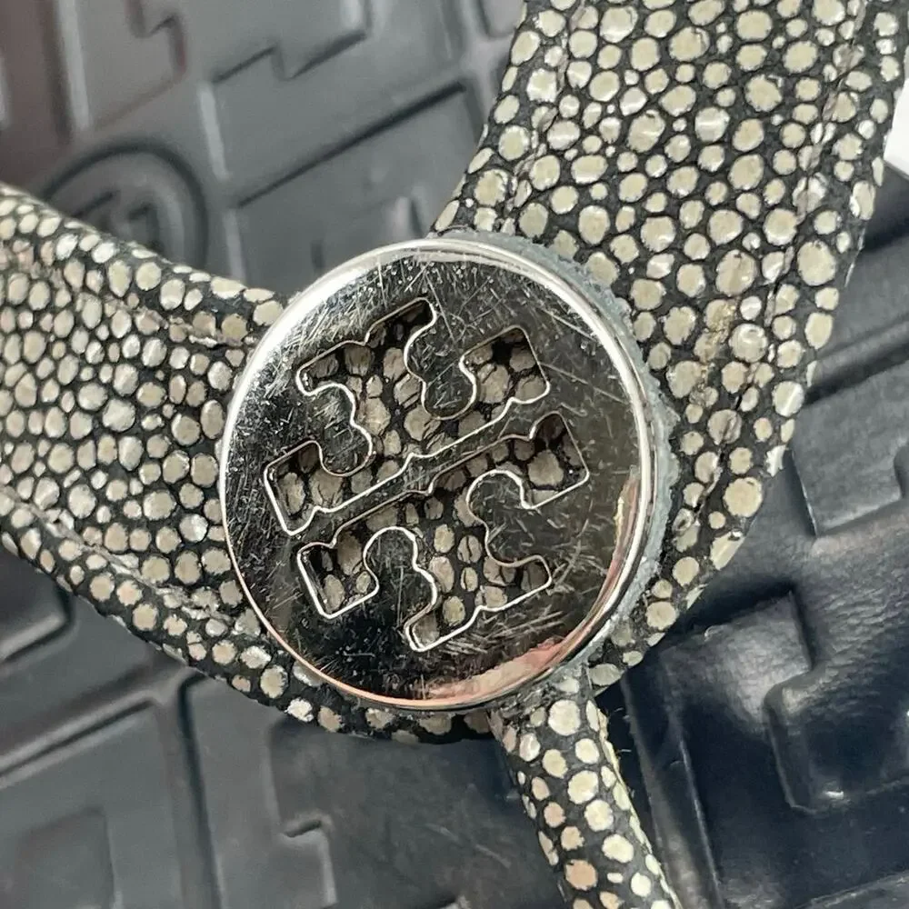 Tory Burch Thora Stingray Black Leather Thong Sandals Smoke Silver Foil Size 10